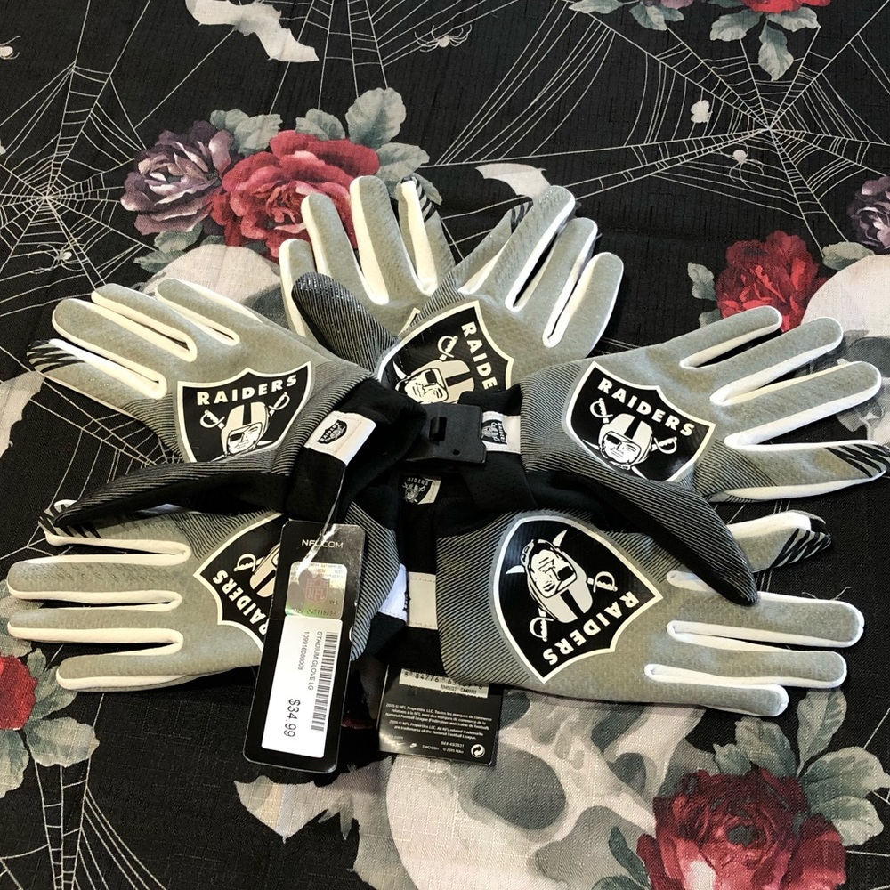 NWT 2015 OAKLAND RAIDERS LAS VEGAS STADIUM GLOVES